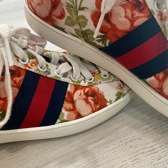 Gucci Floral Canvas Sneakers.  38.5 - Picture 5 of 7